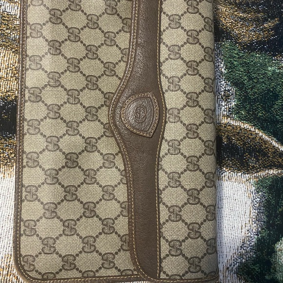 Gucci multi purpose classic purse! Authentic!! Clean, non smoking home. - Picture 4 of 13